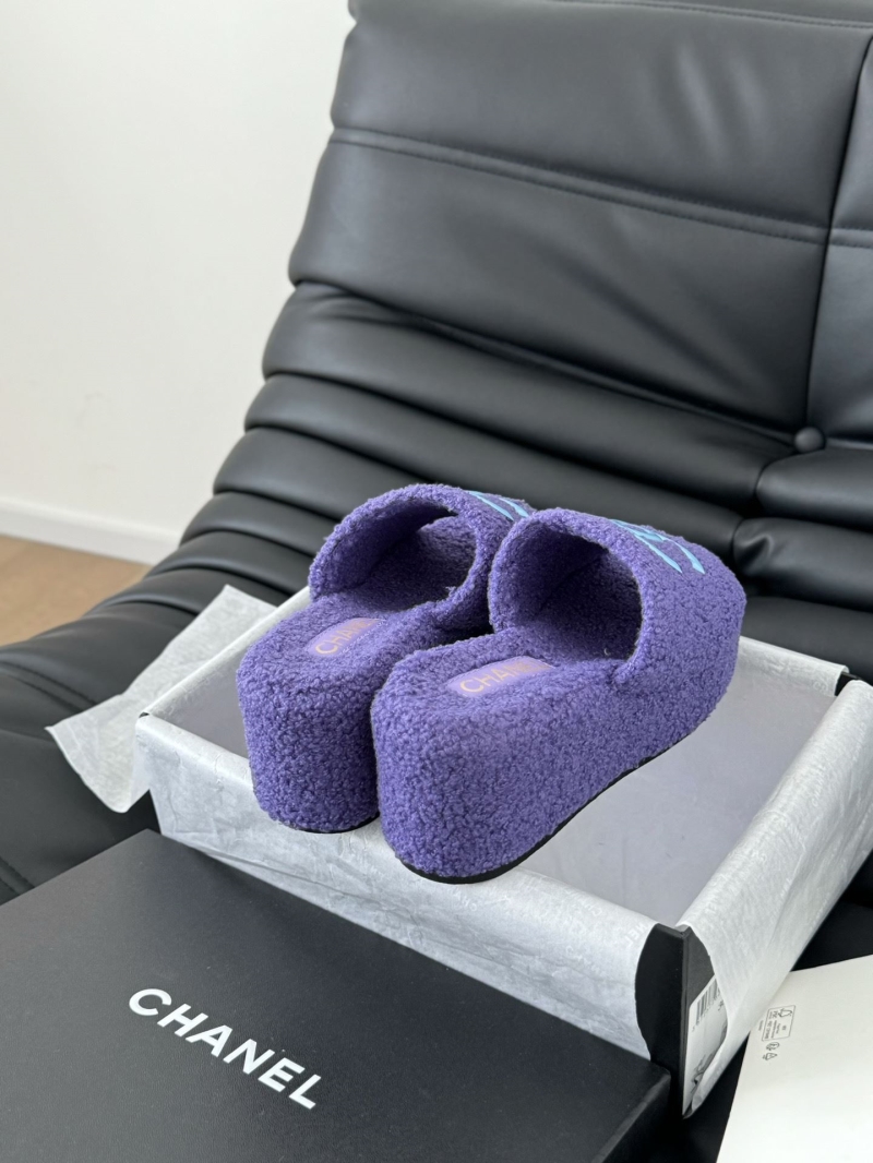Ch**el slippers